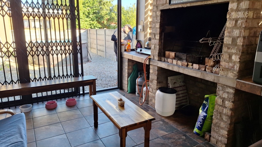 4 Bedroom Property for Sale in Denneoord Western Cape